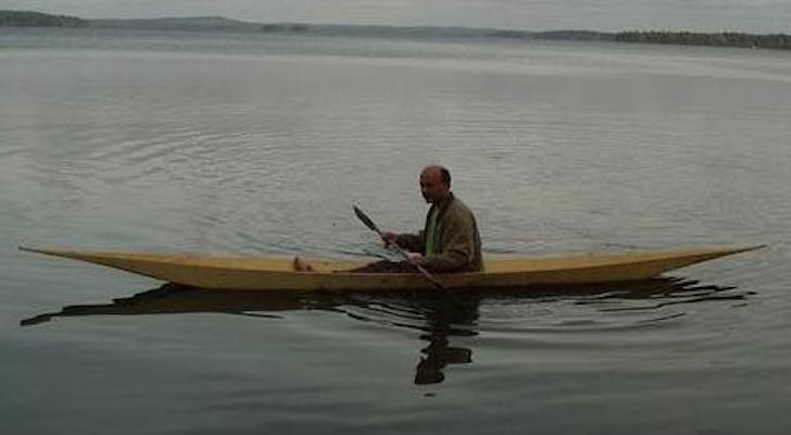 Free plans to build a Canoe.