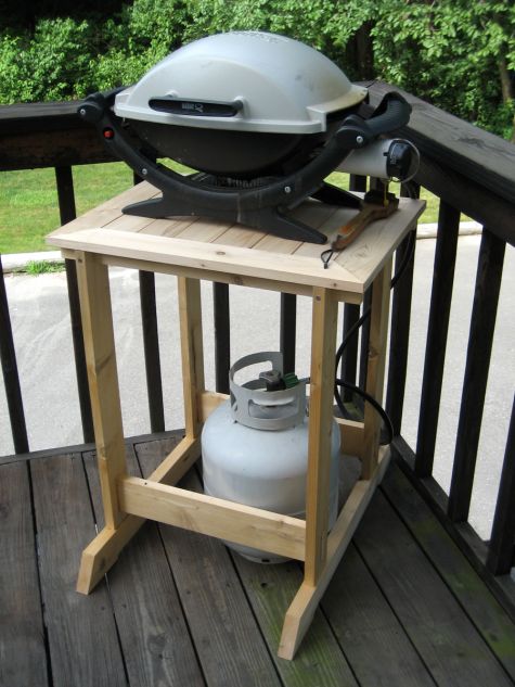 This grill stand will certainly come in handy. Here is how to build it..
